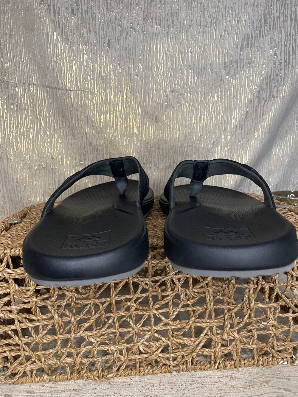 Reef Men's Black Perforated Comfort Flip Flops Sz 9 Mint!